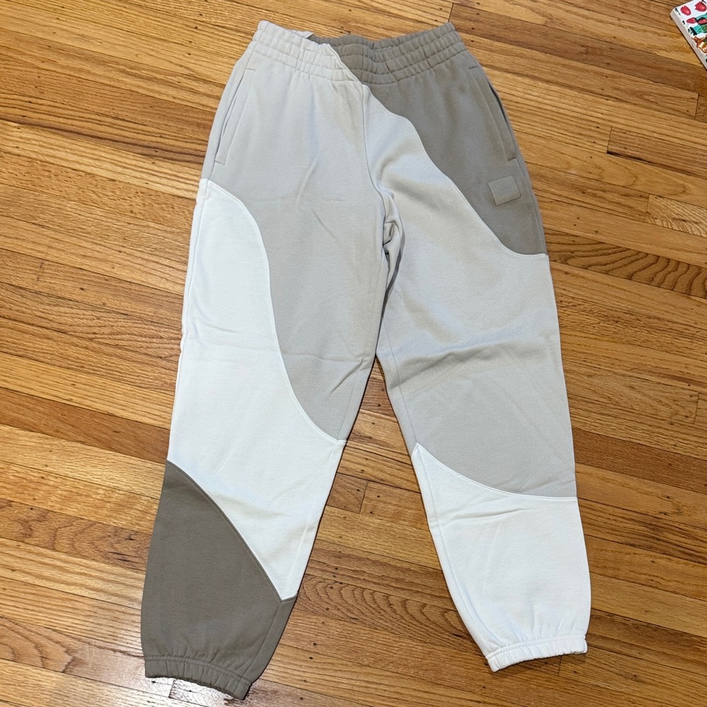 Alo Unisex Make Waves Sweatpants (S Women/XS Men)